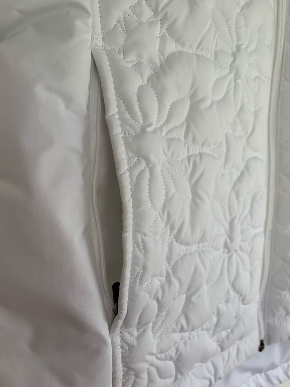 {Champion} White Quilted Floral Sleeveless Vest - Picture 4 of 5